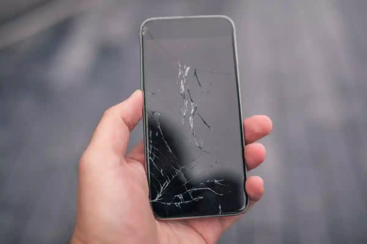 تعمیر آیفون ضربه خورده 3 تعمیر آیفون ضربه خورده